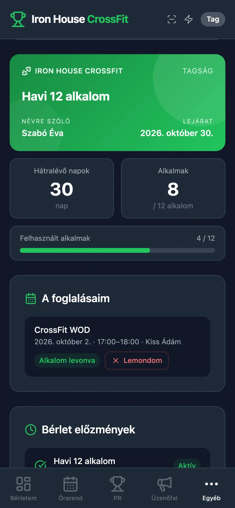 Fitlog app: a terem színeivel márkázott bérlet